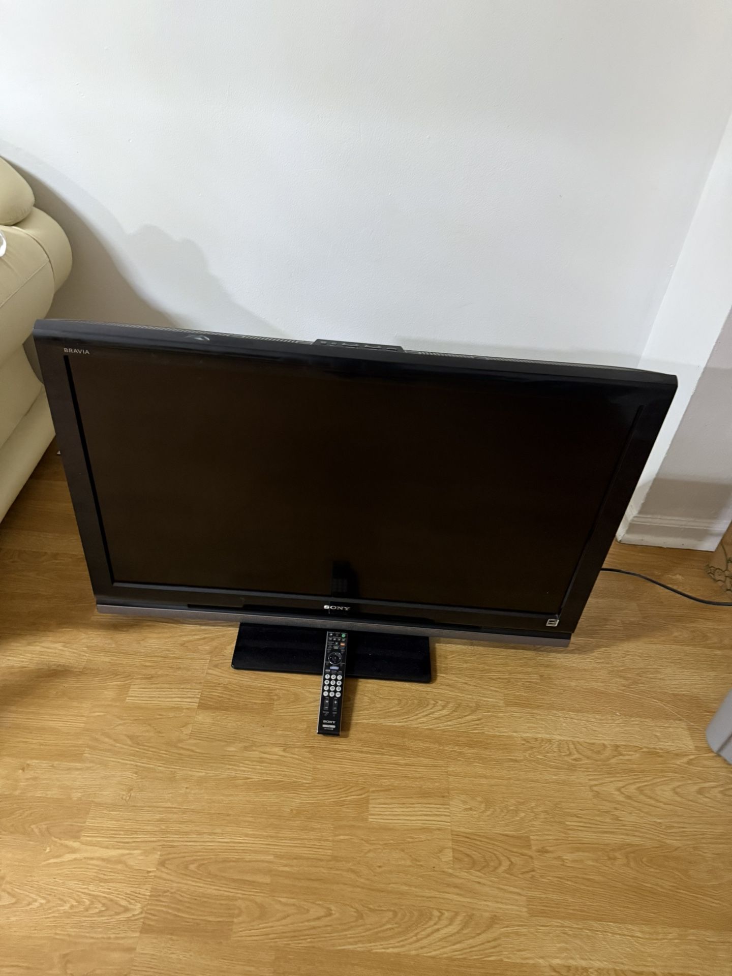Sony 42 Inch working excellent condition. Excellent excellent pick up only cash.