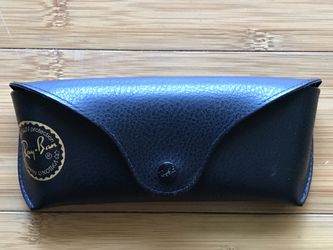 Ray-Ban case. Great condition.
