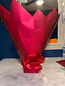 Red ribbon roses bouquet