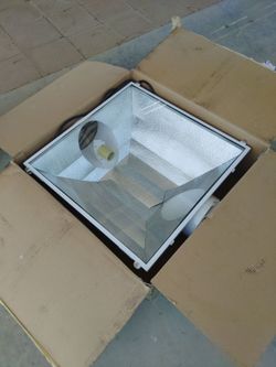 Air cooled grow light