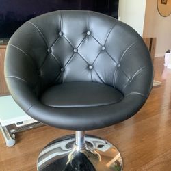 Small Swivel Chair 