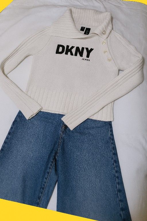 DKNY White Ribbed Sweater – Size L, Textured Collar & Sleeve, Chic Fit
