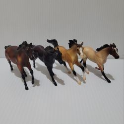 BREYER Stablemates Lot- 4 #10303, #5024, #5412, #97261 Vintage 2.6"X3.5"
