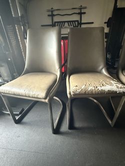 Dining chairs, silla de comedor - DAMAGED, needs to be repaired