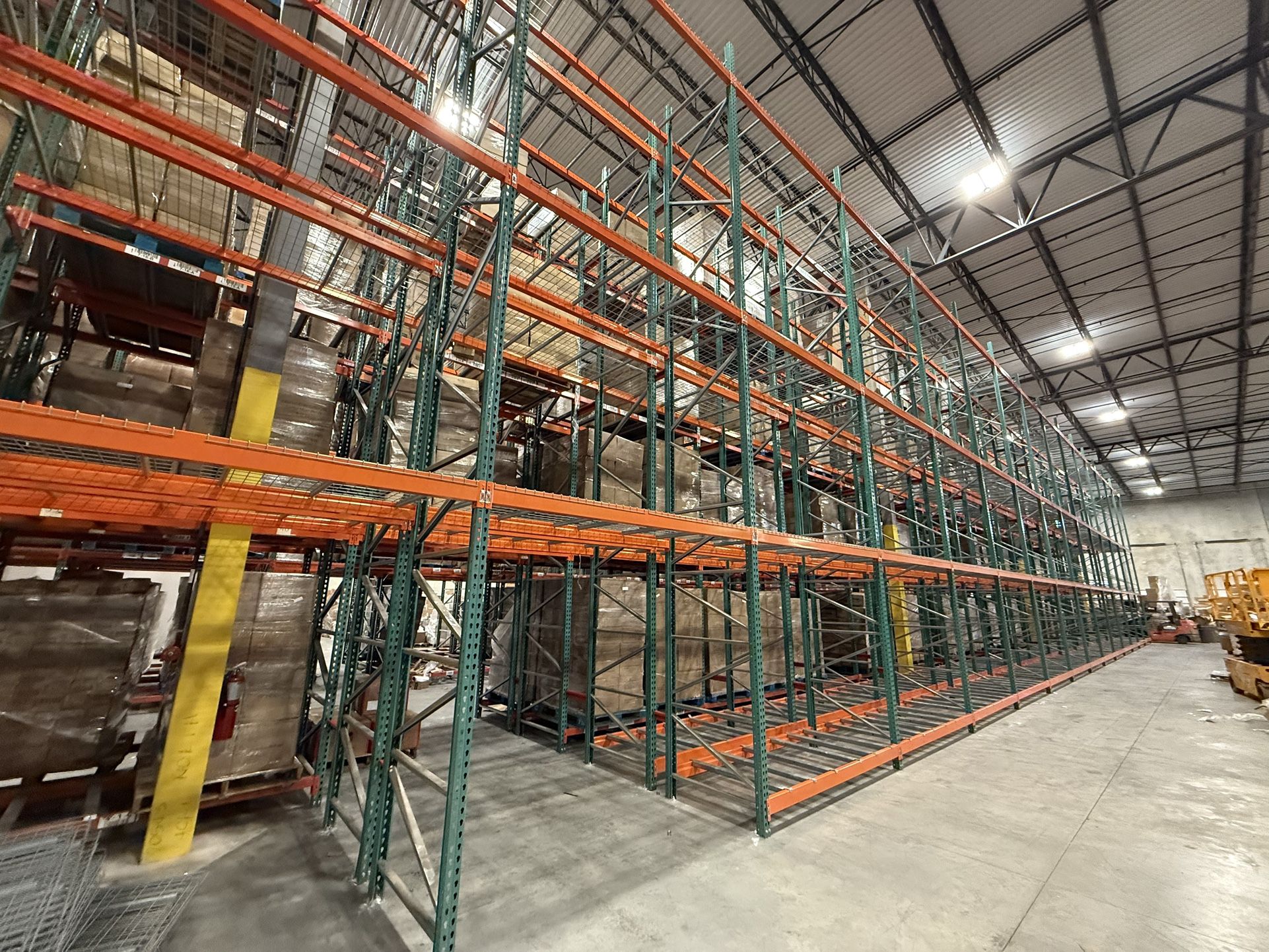 Teardrop Pallet Racking Beams Uprights Wire Decks Pallet Racks