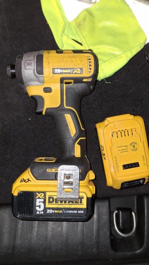 Milwaukee, Dewalt