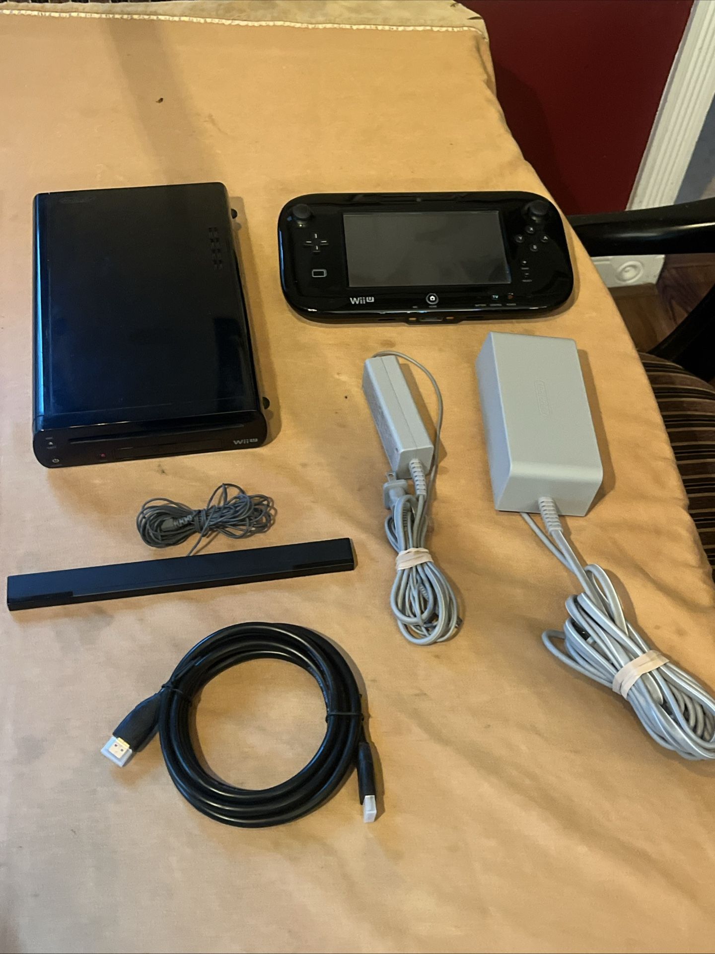 Nintendo Wii U Deluxe 32GB Black Console w/ Gamepad WUP-101 & Cords