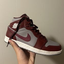 Jordan 1 Mid Cherrywood Sz 8