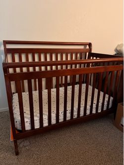 Crib with toddler conversion