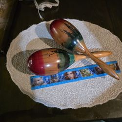MARACAS PAIR SHAKERS WOOD VGC $15 ONLY FIRM