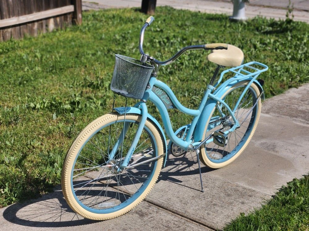 26"×18" Almost New Beach Cruiser Bike With Basket & Carrier
