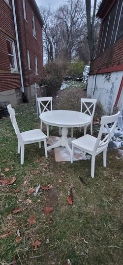 New Wooden  Dining Set  & 4 Beautiful Wooden  Chairs 