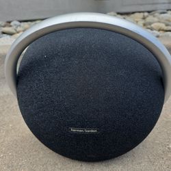 Harmon Kardon onyx7 bluetooth speaker with charging cord