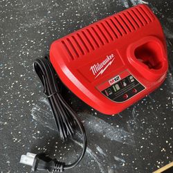 Milwaukee M12 Charger 