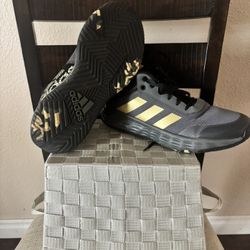 Adidas Mens  Basketball Shoes 9 & 1/2