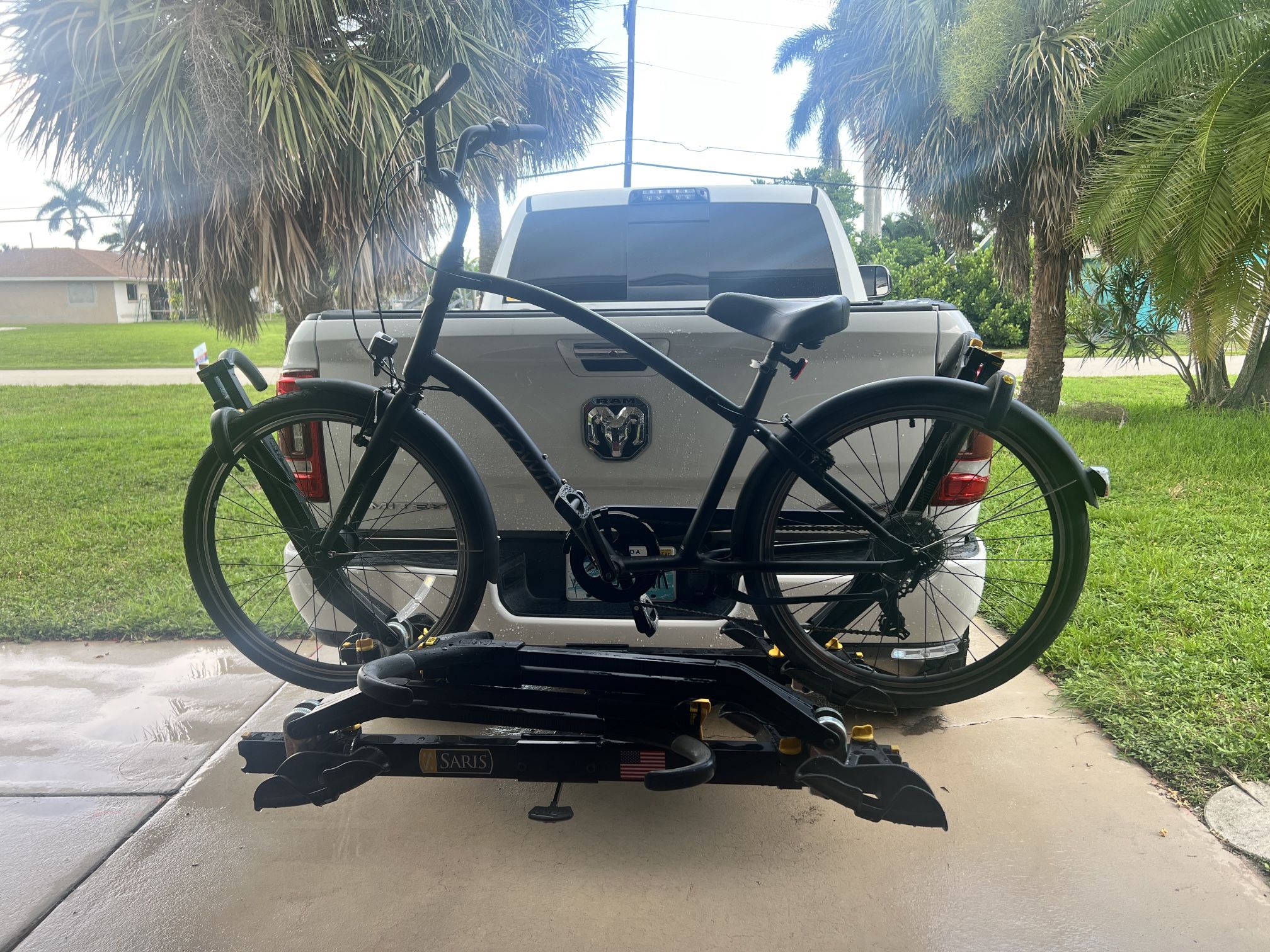 SARIS SUPERCLAMP G3 4-BIKE HITCH RACK