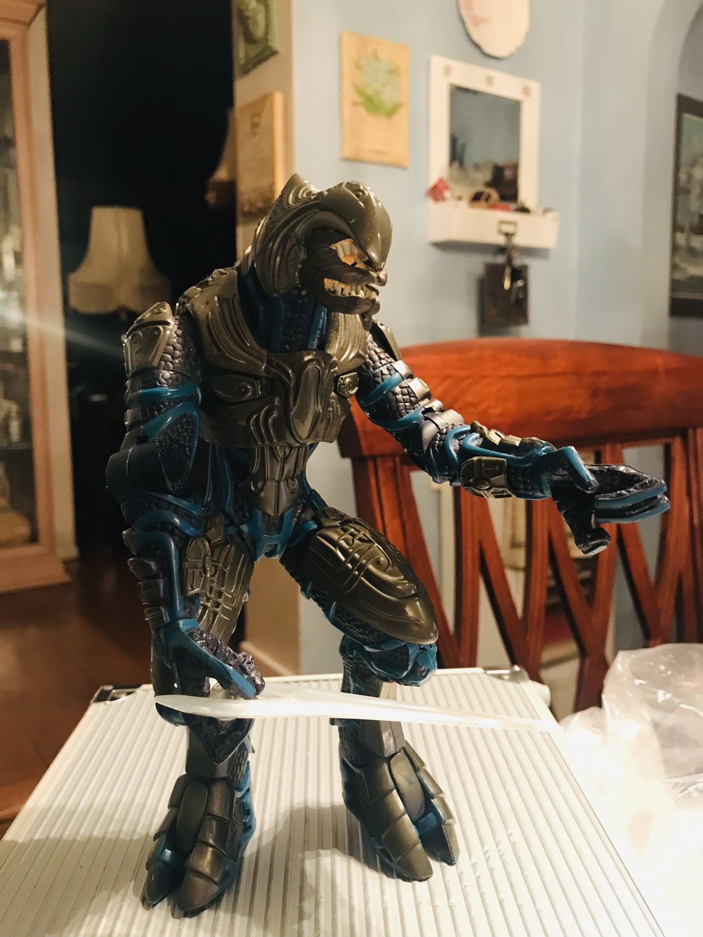Rare Halo 2 Series 5 Arbiter By Joyride (missing Another Sword And A Piece Of Helmet Broke Off)