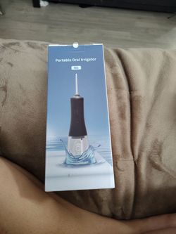 Portable oral irrigator