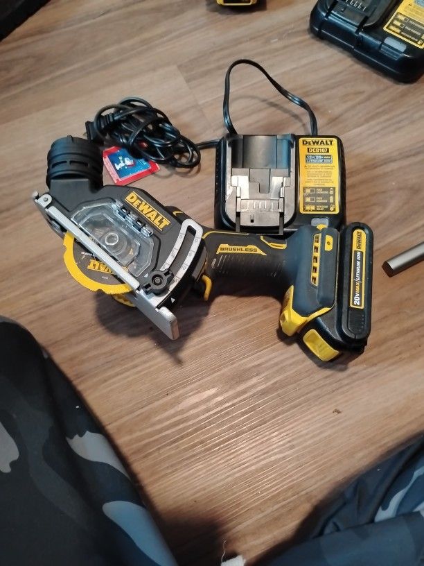 DeWalt Cut Off Tool W/ Battery And Charger