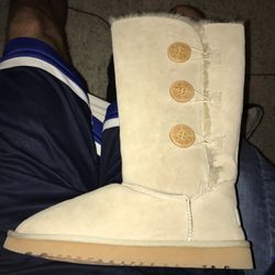 Size 9 UGG boots