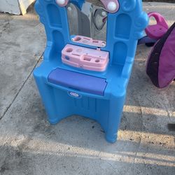 Little Tikes Blue and Pink Vanity