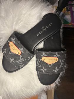 Quality Sandals….I Also Mail The Items To Ur Address.