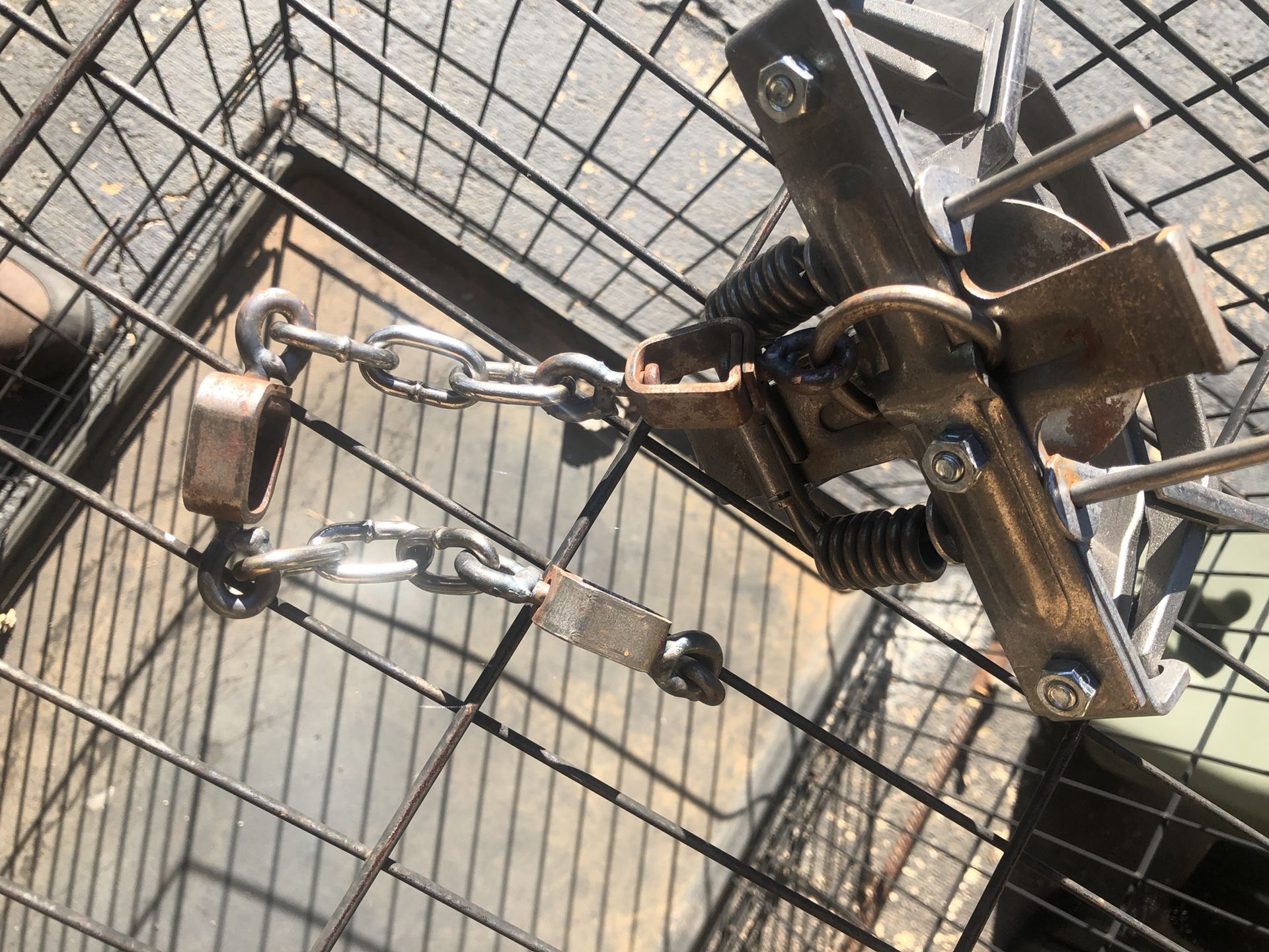 MB550’s, TS85’s, MB750’s, CDR’s and setters. Traps for coyotes and beaver for Sale in