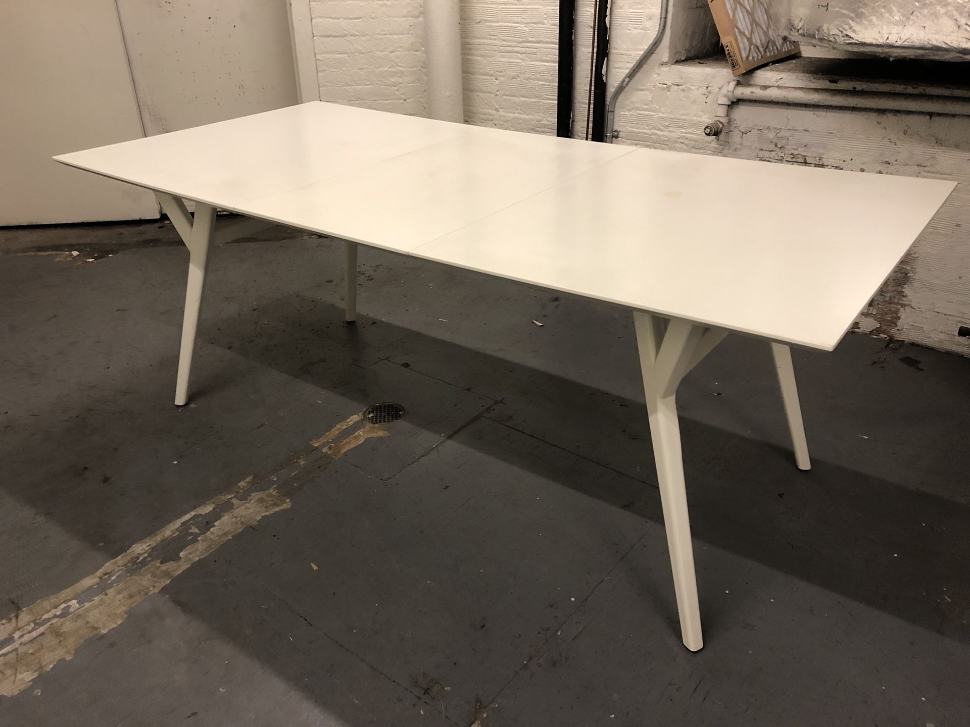 White Solid Wood Expandable Dining Table