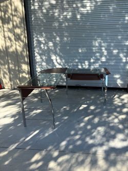 Modern Computer Desk - Home Office Writing & Work Desk / escritorio para casa o oficinea $170