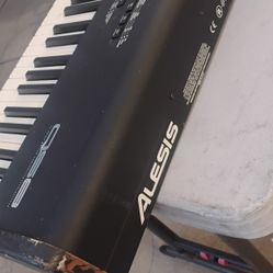 Alesis QS8 Keyboard 
