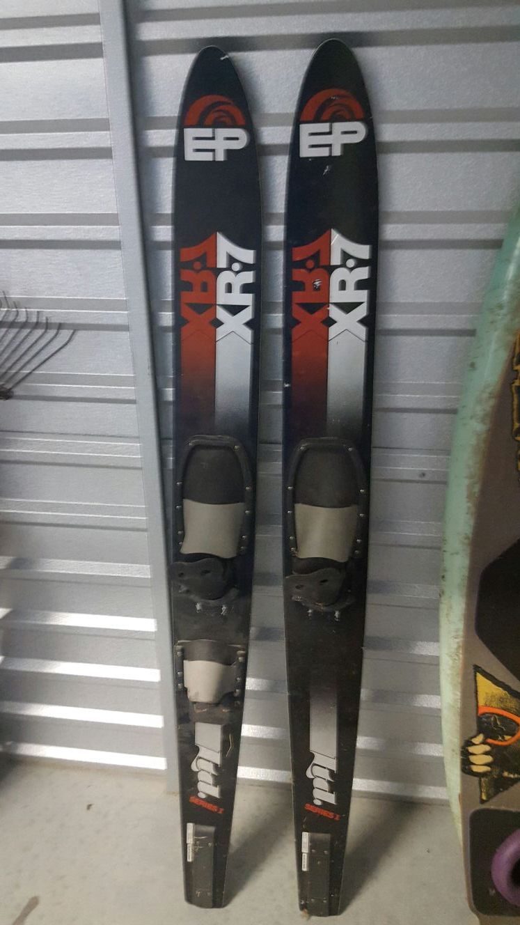 EP XR-7 water skis