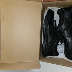 Size US 8 - Clarks Bradley Free - Black Tumbled Leather  - Slip On