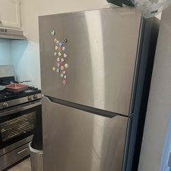 Insignia Refrigerator 