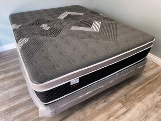 Full Size Oasis Thermal Comfort Europillowtop Mattress and boxspring 