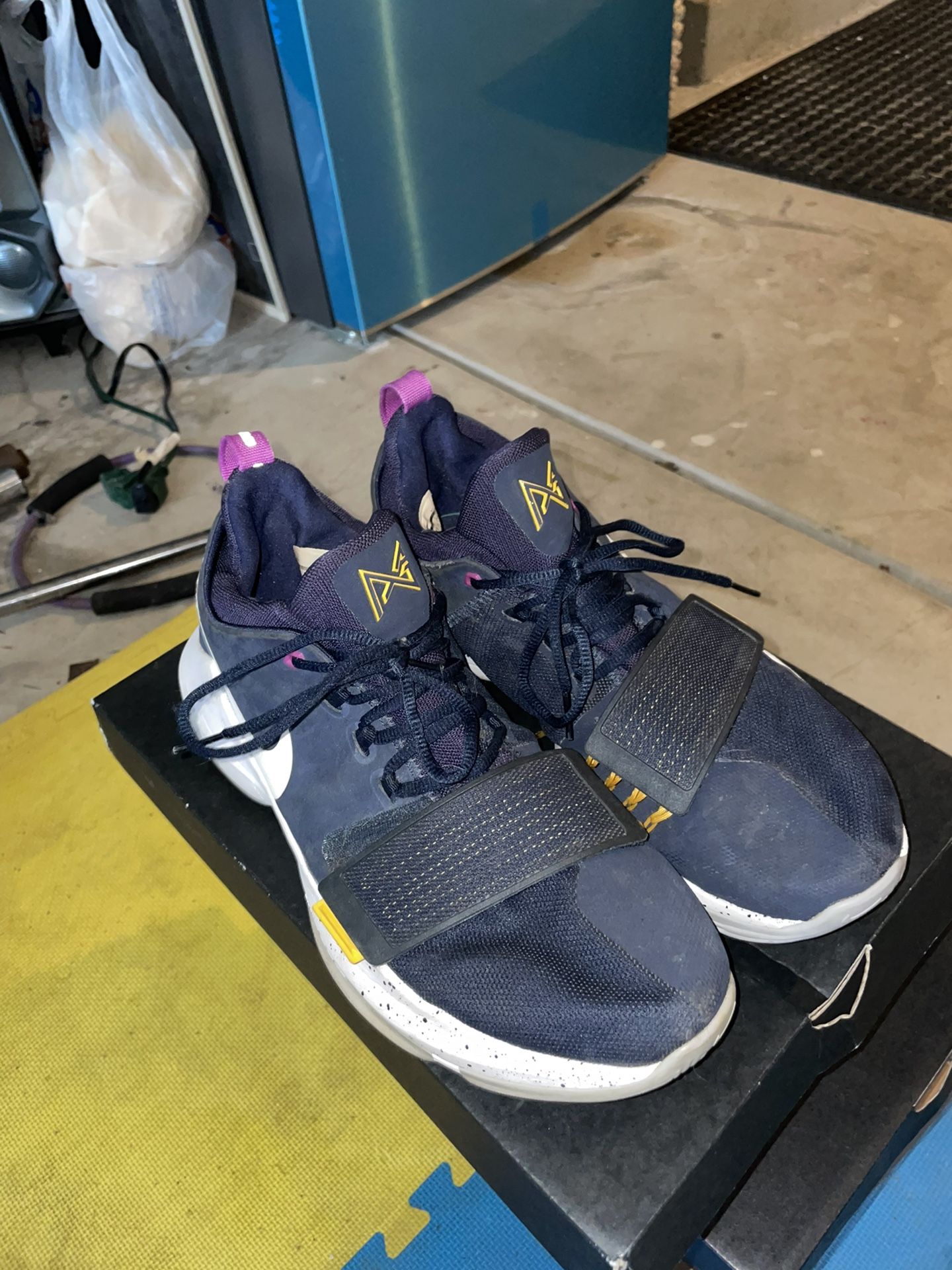 Men's Pg 1's "The Bait"
