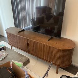 Hernest Valo 71" Oak Media Console - Warm Brown Oak