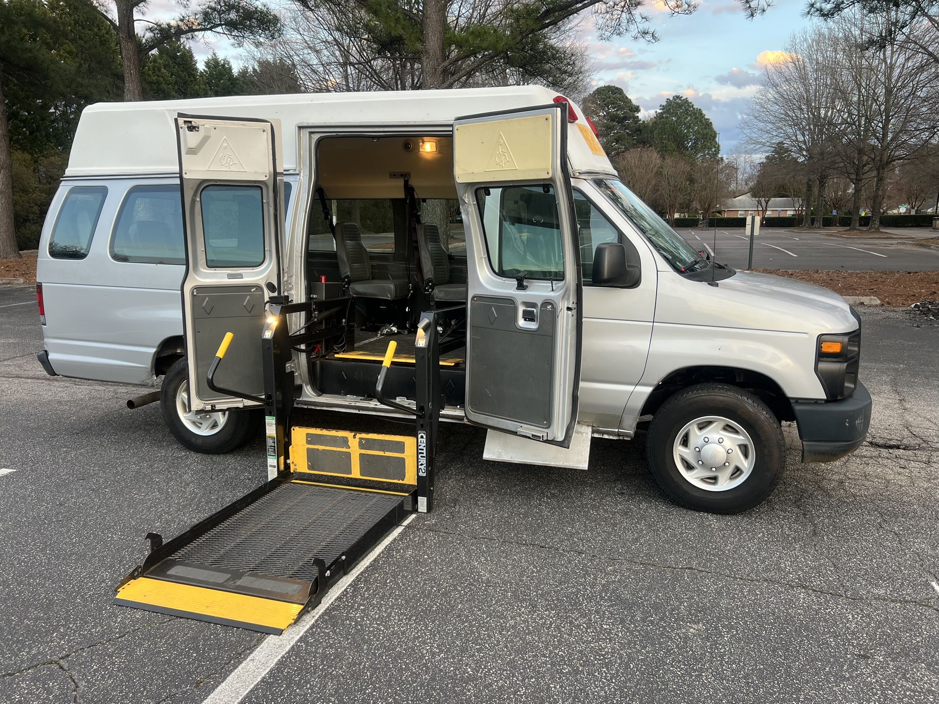 2009 Ford E-350