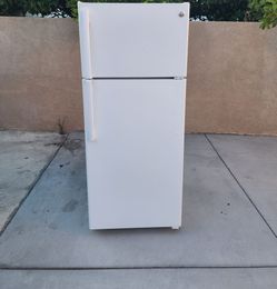 3MONTHS WARRANTY 28X29X67 GE FRIDGE 17CUFT WHITE