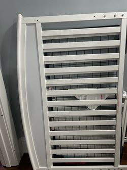 Crib / toddler bed