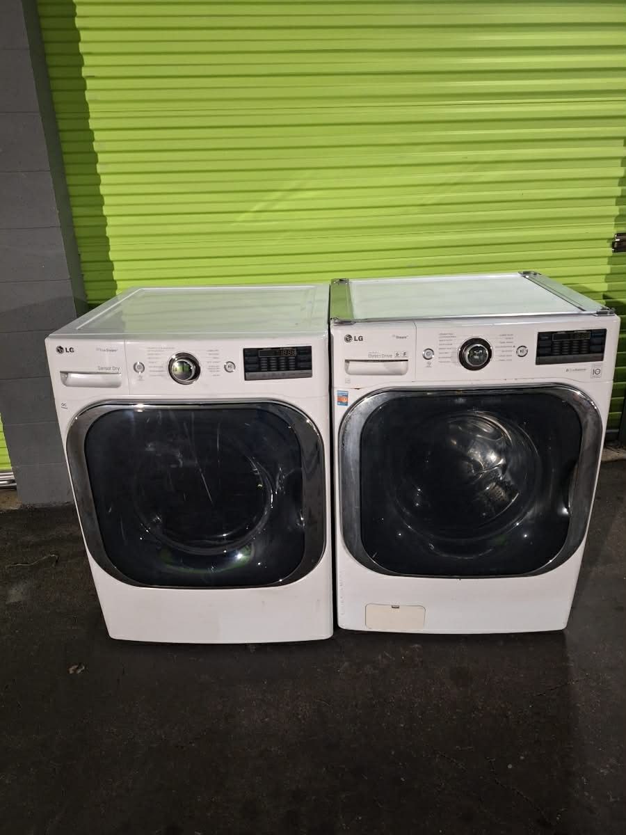 LG JUMBO 5.2 CU FT STEAM SMART FRONT LOAD WASHER AND GAS DRYER SET