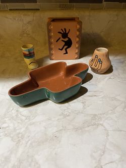 4 Piece Set Of southwestern Knick Knacks. Read Description For Details And Location 