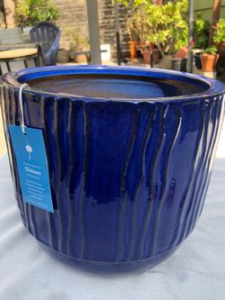 Beautiful blue ceramic planter w/vertical wave pattern