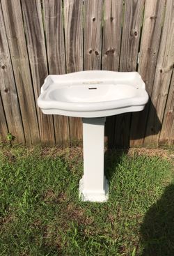 Pedestal sink