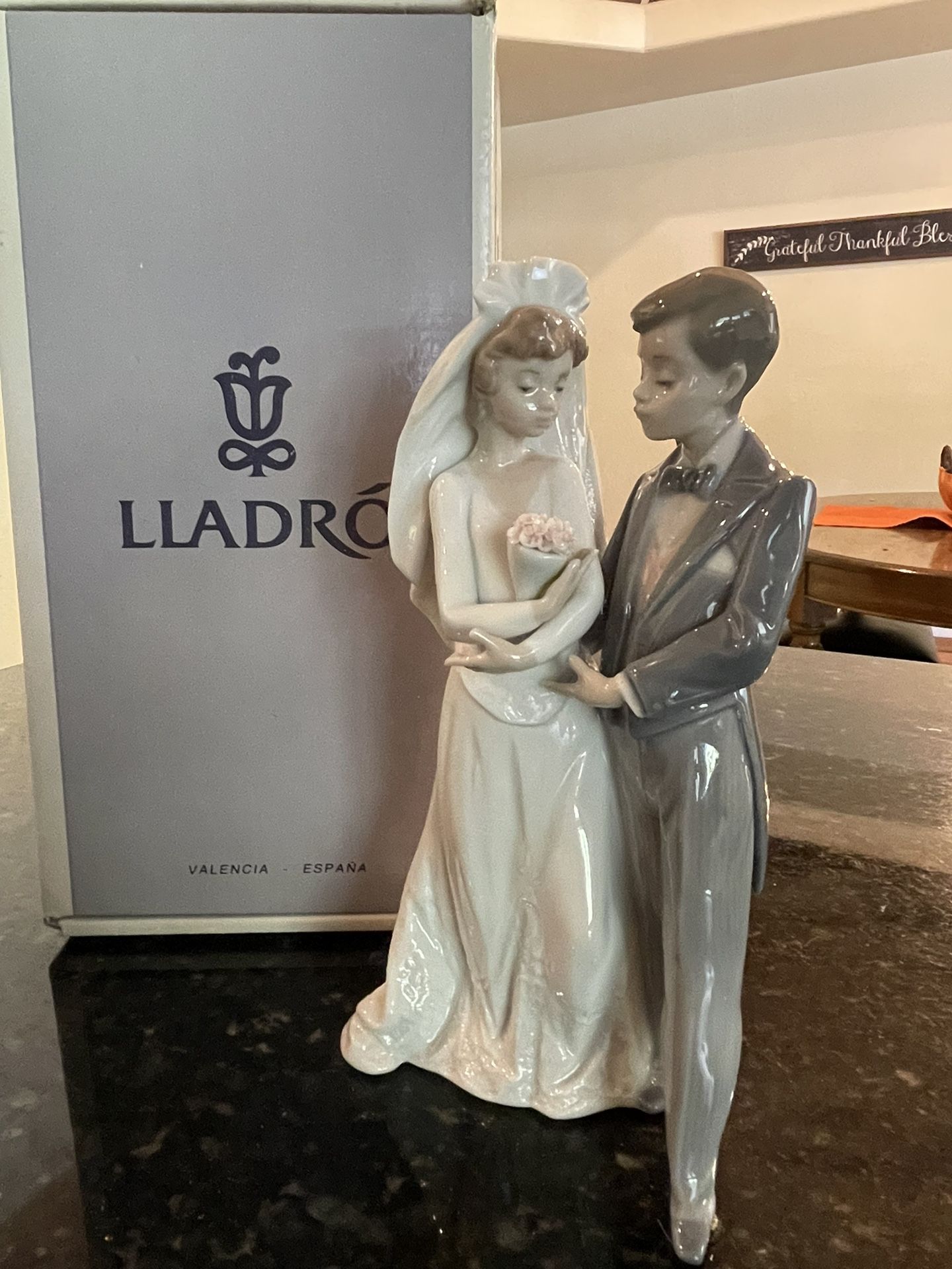 LLARDRO PORCELAIN WEDDING COUPLE