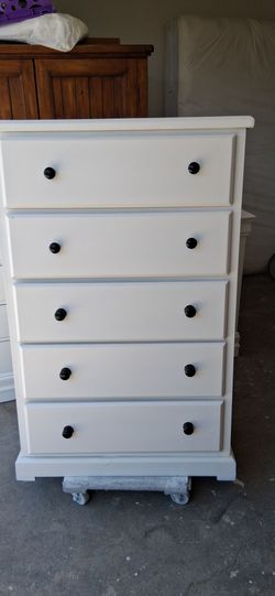 Tall Dresser (50"/32"/17")