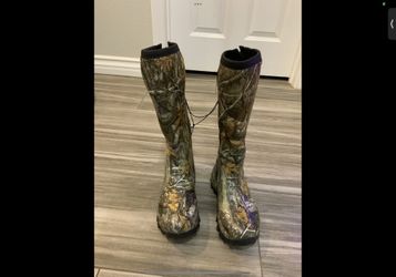 Woman’s size 8 insulated waterproof boot