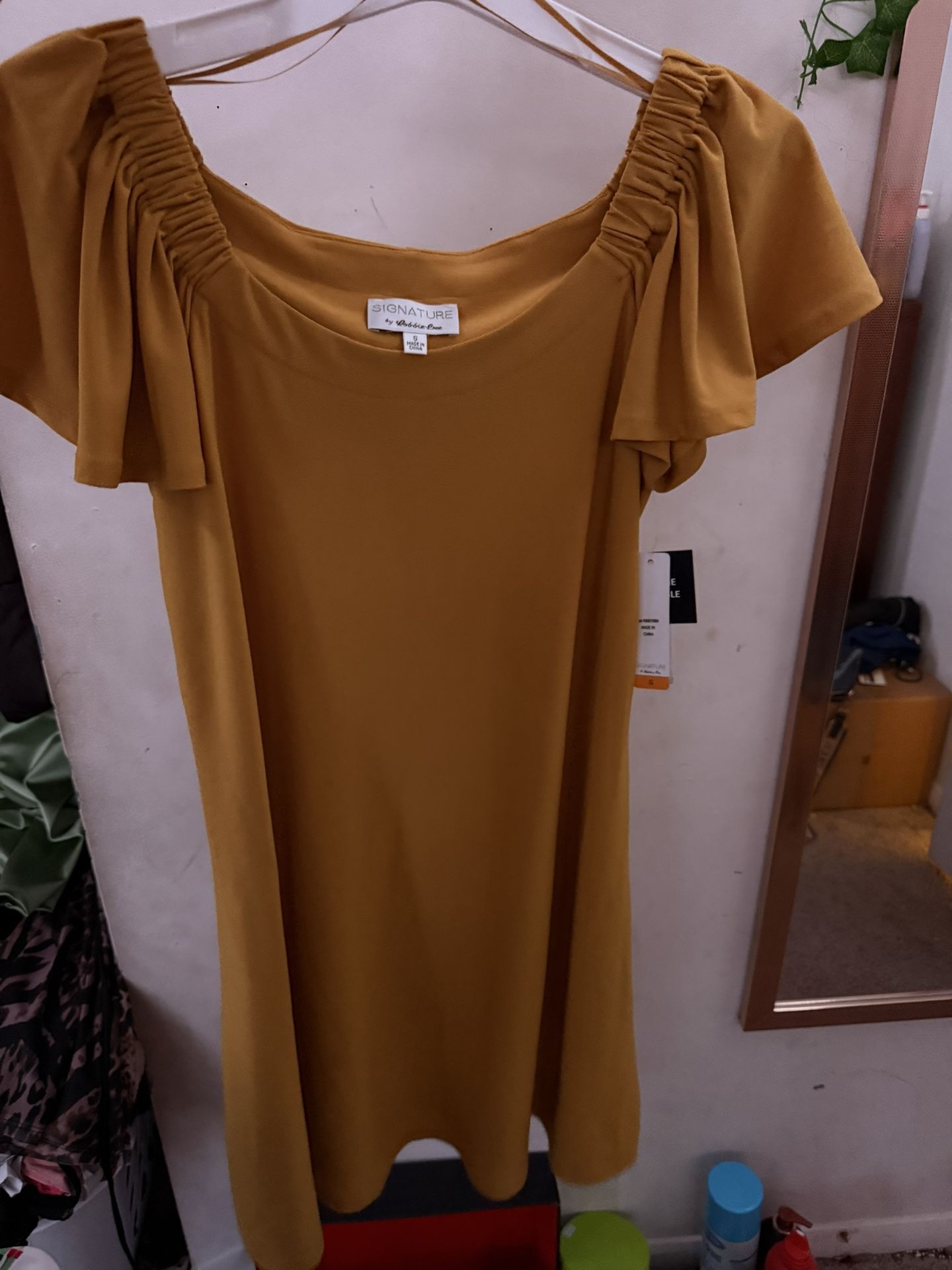 Yellow dress with puffy sleeves by Signature 