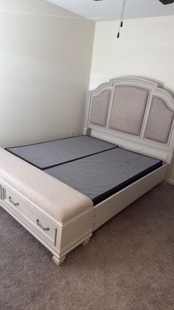 King bed frame from rooms to go