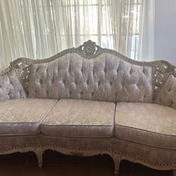 Victoria Couch 
