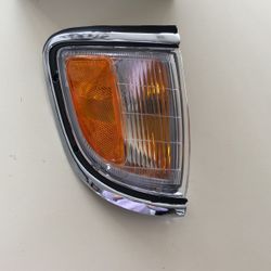 Toyota Tacoma 2WD 1995 To 2004 Park Side Marker Lamp (Chrome) Passenger Side Assembly 
